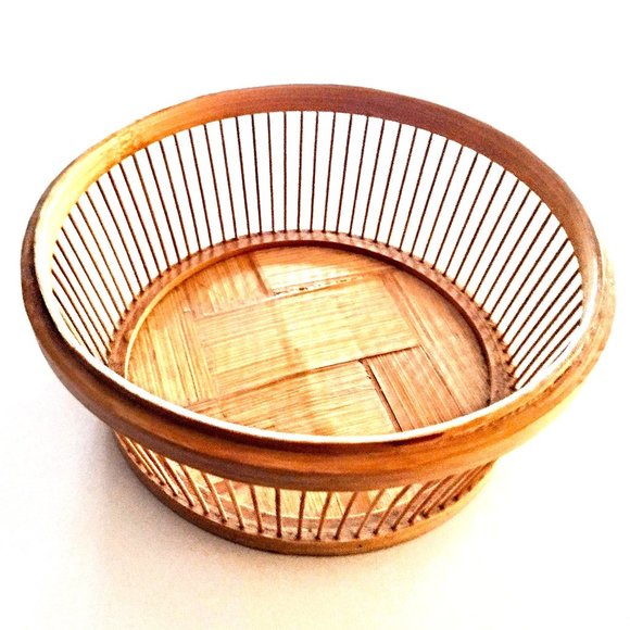 VTG Ribbed Bamboo Basket w/Lid ~ 7.25" Diam. Intricate 2-Tone Woven Inset ~ EVC! - Picture 11 of 12